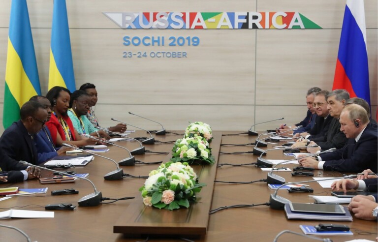 Du 22 au 24 octobre 2019, en rÃ©unissant dans la station balnÃ©aire de Sotchi plus de 40 chefs dâ€™Ã‰tat pour le premier sommet Russie-Afrique, Vladimir Poutine a confirmÃ© le retour de la Russie en Afrique.