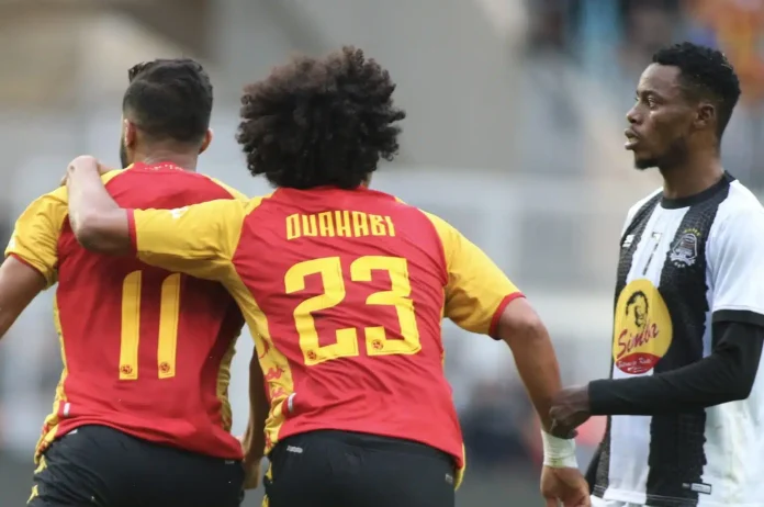 Des joueurs de l'EspÃ©rance de Tunis et du TP Mazembe