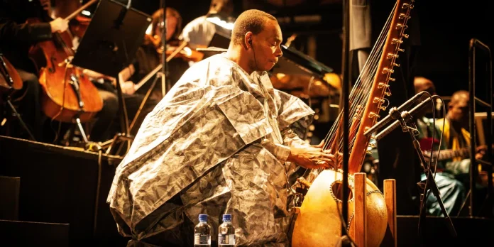 Toumani DiabatÃ©, pÃ¨re du chanteur malien, Sidiki DiabatÃ©